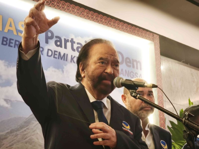 Surya Paloh memberi keterangan pers usai membuka Rakernas Nasdem di Hotel Claro, Jumat (8/8).