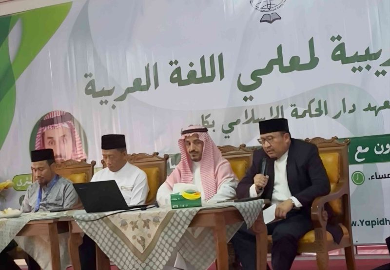 Yayasan Pendidikan Islam Darul Hikmah (Yapidh) Bekasi bekerja sama dengan Ikatan Pengajar Bahasa Arab Se-Indonesia (IMLA) dan Lembaga Al Arabiyah Baina Yadaika yang berbasis di Arab Saudi menyelenggarakan Pelatihan Guru dan Dosen Bahasa Arab Bertaraf International di Aula Yapidh, Jatiasih, Bekasi, Jawa Barat, Sabtu (9/8/2025).