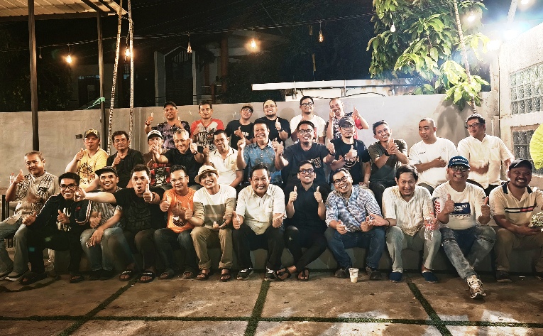 Puluhan anggota Member Grup WA Obrolan Baruga dan Alumni Sospol Unhas 